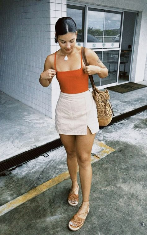 Clean Aesthetic Summer Outfit, 2000 Aesthetic Outfits, Girly Summer Outfits Casual, Midsize Summer Outfits 2024, Invierno Aesthetic, Siren Outfits, 2000s Office, Siren Outfit, Cargo Skirts