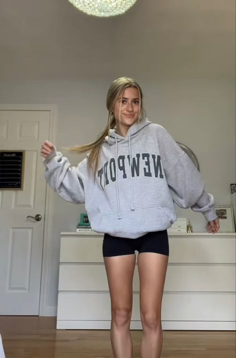 Cute Casual Outfits Shorts, Spandex Shorts Outfit For School, Jean Shorts Outfit Inspo School, Hoodies And Shorts Outfit, Black Shorts Outfit School, School Fits With Shorts, Cute Fits For School Summer, Cute Short Outfits For School, Shorts School Outfits