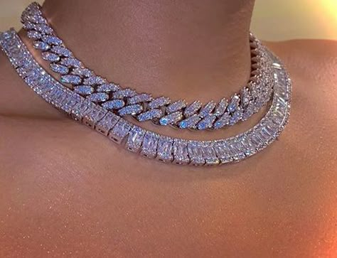 Diamond Chain Aesthetic, Silver Chain Aesthetic, Chains Aesthetic, Dope Jewelry Accessories, Silver Link Necklace, Cuban Link Necklace, Expensive Jewelry Luxury, Dope Jewelry, Expensive Jewelry