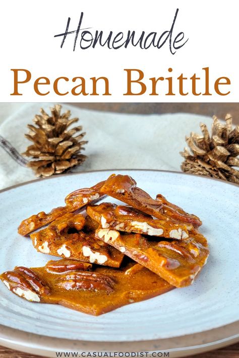 Homemade Pecan Brittle Pecan Praline Brittle, Pecan Brittle Recipe Microwave, Pecan Pie Brittle, Pistachio Brittle Recipe, Pecan Brittle Recipe Best, Walnut Brittle Recipes, Pecan Christmas Candy, Pecan Roll Candy Recipe, Christmas Pecan Recipes