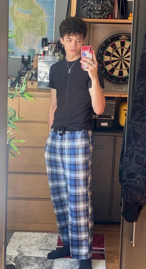 plaid pajama pants outfit Pajama Men Outfit, Stylish Sweatpants Outfits Men, Men Lazy Outfit, Plaid Pant Outfits, Guy In Pjs, Sleep Pants Outfit, Men In Pajamas Aesthetic, Pajamas For Men Aesthetic, Mens Pjs Aesthetic