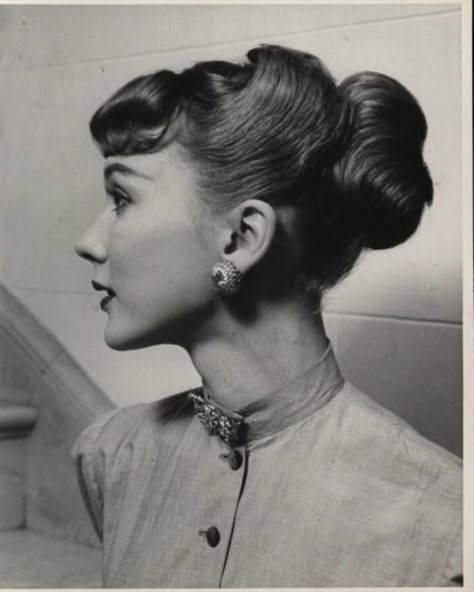 50s Updo, 1950’s Hairstyles, 1950 Hairstyles, 1950’s Hair, 50s Hair Tutorials, 1950s Hairstyle, Rockabilly Makeup, 1950s Hair, 50s Hair