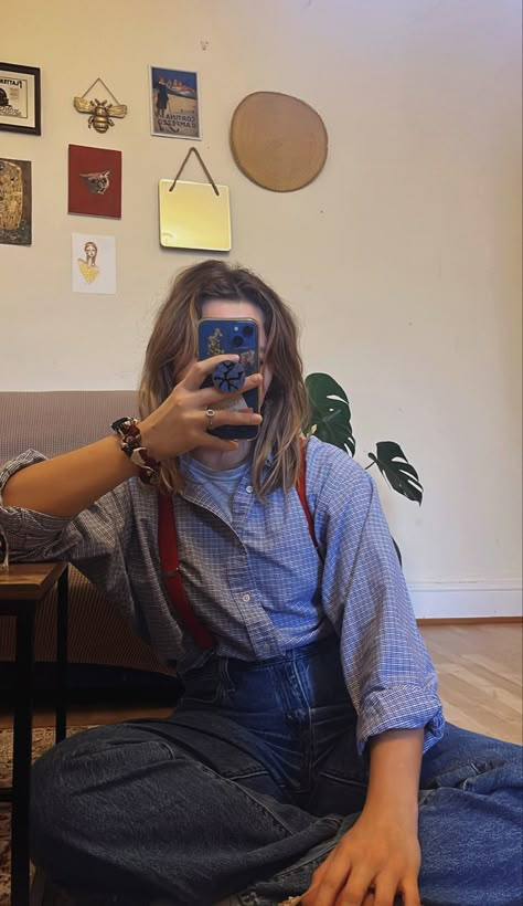 Women With Suspenders Outfit, Braces Outfit Women, Women Wearing Suspenders, Suspenders Outfit Aesthetic, Cute Suspender Outfits Women, Women In Suspenders Outfits, Suspenders Outfit Women Casual, Womens Suspenders Outfit, Suspenders For Women Casual