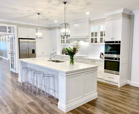 Modern French Provincial Kitchen, Modern Hamptons Kitchen, French Provincial Interior Design, Modern French Country Kitchen, Hamptons House Interior, Provincial Kitchen, Hampton Style Kitchen, French Provincial Kitchen, Modern French Provincial