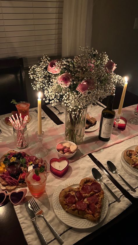 Valentine Dinner Party, Galentines Day Ideas, Romantic Valentines Day Ideas, Birthday Dinner Party, Galentines Party, Valentine Dinner, Valentines Day Dinner, Valentines Party, Birthday Dinners