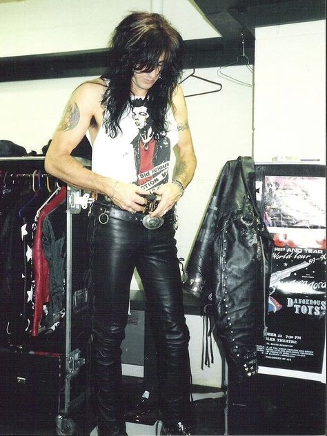 80s male look Kelly Nickels Aesthetic, 80s Glam Rock Fashion Men, 90 Rock Fashion, 80s Fashion Metal, 80s Rocker Outfit Men, Rock And Roll Clothes, 80s Glam Metal Aesthetic, 80s Rocker Aesthetic, 80s Rock Outfit Men