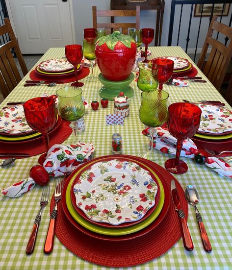 Small Jam Jars, Red Placemats, Dinner Tablescape, Whispers Of The Heart, Tablescapes Summer, Dinner Summer, Summer Table Settings, Summer Tablescapes, Gingham Tablecloth