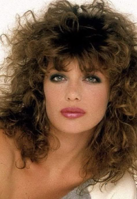 80s Hair Tutorial, Kelly Le Brock, 80s Hair And Makeup, 80s Makeup Looks, 80’s Hair, 1980s Makeup, 80's Hairstyle, 80s Inspired Outfits, 1980s Hair