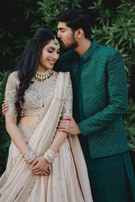 Engagement Portraits Poses, Marriage Poses, Bride Groom Poses, Indian Wedding Poses, Bride Photos Poses, Pre Wedding Photoshoot Outfit, Indian Wedding Photography Couples, Engagement Photography Poses, Wedding Photoshoot Props