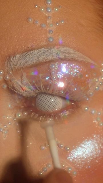 White Eyelashes Makeup Look, White Pearl Makeup Looks, Aesthetic Eye Makeup Looks, White Mermaid Makeup, Space Aesthetic Makeup, All White Makeup Looks, Pearl Inspired Makeup, White Lenses Makeup, Full Moon Makeup