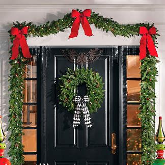 Ideas Decoracion Navidad, Christmas Door Decoration, Front Door Christmas Decorations, Christmas Front Porch, Christmas Front Doors, Christmas Porch Decor, Christmas On A Budget, Grandin Road, Christmas Greenery