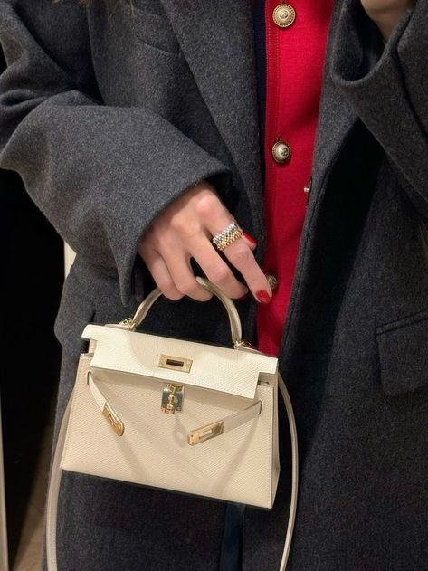 White Hermes Kelly Bag, Small Hermes Bag, Kelly 20 Hermes Outfit, Small Kelly Bag, Hermes Mini Kelly White, Birkin Mini Kelly, Mini Kelly White, Birkin Kelly Bag, Hermes Small Bag