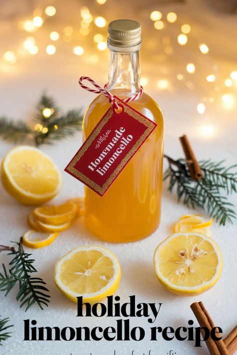 Bottle of homemade limoncello with lemon slices and holiday decorations. Limoncello Drinks Recipes, Lemoncello Recipes Drinks, Limoncello Margarita, Lemon Cello Recipe, Italian Limoncello Recipe, Whisky Honey, Limoncello Drinks, Italian Limoncello, Italian Margarita