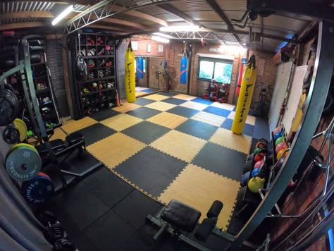 Home Kickboxing Gym, Mma Home Gym, At Home Boxing Gym, Garage Boxing Gym, Boxing Home Gym, Home Boxing Gym, Home Gym Boxing, Tiny Gym, Home Dojo