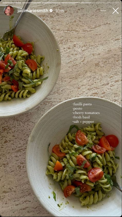 Fusili, pesto, cherry tomatoes, fresh basil, salt & pepper Easy Yummy School Lunches, Cooking Ideas Aesthetic, Lunch Foods For School, Pesto Pasta Ideas, Pesto Pasta Aesthetic, Healthy Food Photos, Pesto Pasta With Tomatoes, Lunch Ideas School, Healthy Lunch Ideas For School