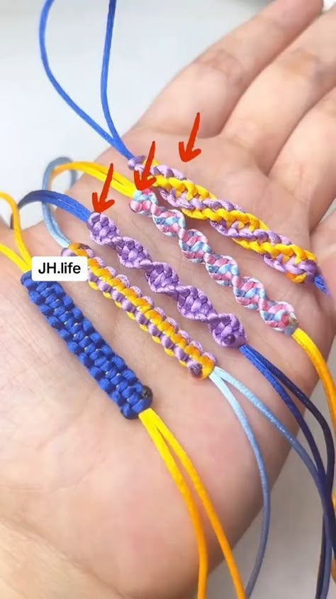 #braceletideas #braceletpatterns #Homemadecbracelet #braceletpatterns easy #embroiderybracelets #yarn bracelets #braceletideasbeaded #braceletideasaesthetic #Coolbraceletideas #Aestheticbraceletsdiy #Braceletsbeadsideas #Homemadebraceletsideas #Diybraceletsbeads Bracelets With String, Simpul Makrame, Pola Macrame, Diy Bracelets With String, Ankle Bracelets Diy, Diy Friendship Bracelets Tutorial, Braided Bracelet Diy, Friendship Bracelet Patterns Easy, Macrame Bracelet Patterns