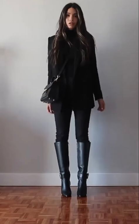 Black Leather Boots Work Outfit, Corporate Boots Outfit, Outfits With Black High Heel Boots, Knee High Leather Boots Outfit Winter, Winter Professional Outfits Women Boots, Blazer And Knee High Boots Outfit, Black Boots Office Outfit, Black Boots Outfit Women, Office Boots Outfit