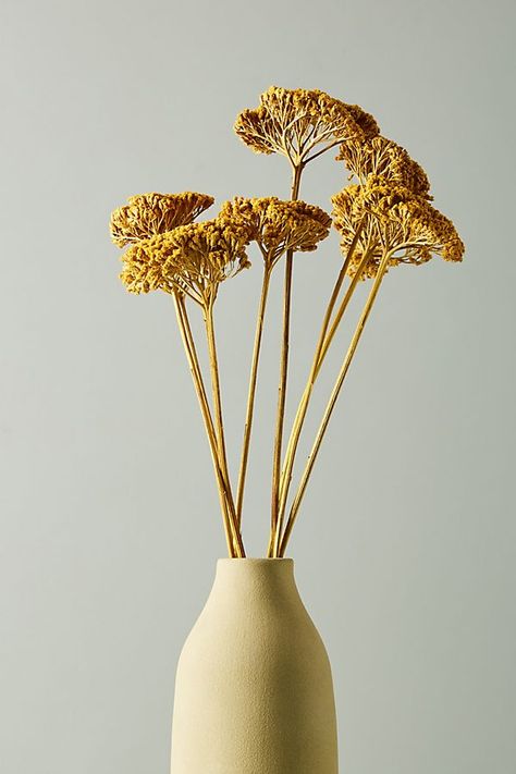 Vase Of Dried Flowers, Dried Plant Decor, Tall Dried Flowers, Dried Plant Arrangements, Dry Plants Decoration, Dry Flowers Aesthetic, Dried Plants Decor, Yarrow Bouquet, Dried Yarrow