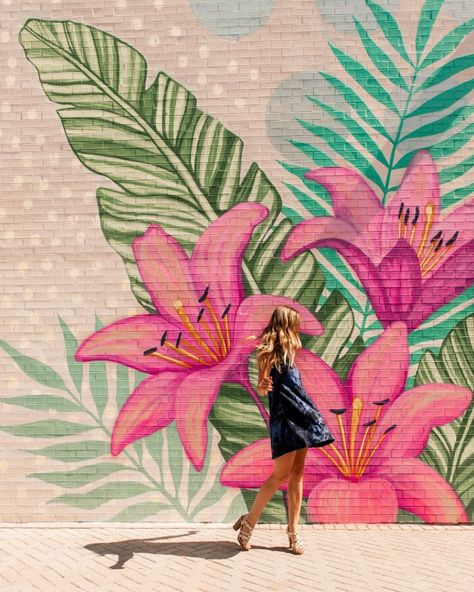 Mural Art Tropical, Mural Art Ideas Inspiration, Mural Design Wall, Colorful Mural Wall, Daycare Mural, Outdoor Wall Mural, Canvas Drawings For Beginners, Mexican Mural Art, Garden Wall Painting