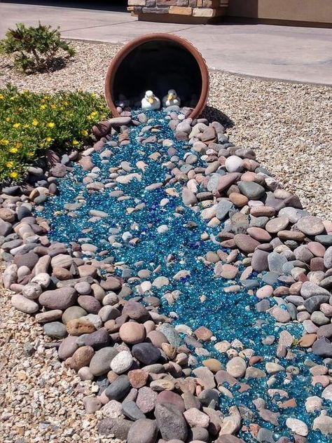 Blue River Rock Landscaping, Rock Lawn Front Yards, Landscape Backyard, River Rock Garden, Tattoo Plant, Design Backyard, River Rock Landscaping, Rock Garden Design, Front Yard Garden Design