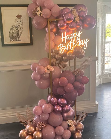 The brief was rose gold and stylish pinks - every special birthday deserves beautiful decor and we styled a lush colour palette of pinks and rose gold in this balloon garland and gold plinth; add pink florals and our neon sign and you’re ready to party! 💕 SAVE this colour palette for future inspo 💕 #balloons #balloongarlands #birthdayballoons #balloondecor #birthdaybackdrop @proballoonshop @kalisanuk @sempertex.uk 30th Birthday Balloon Garland Pink, Deco Anniversaire Rose Gold, Balloon Backdrop Pink And Gold, Light Pink Party Decorations, Mirror Pink Gold Kalisan Balloons, Rose Gold Birthday Party Decorations, Pink Blud Gold Balloons, Pink And Gold Balloons, Debut Decorations