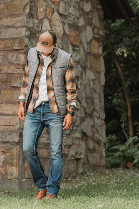 Men’s Vest With Jeans, Men’s Outfit With Vest, Workers Outfit Men, Flannel Outfits Men Country, Men’s Casual Wardrobe, Country Man Style Outfits, Country Chic Mens Attire, Men’s Dress Casual, Men Mountain Outfit