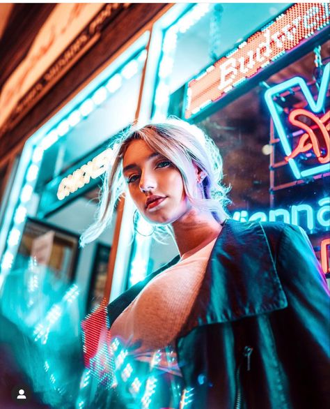 Festival Photoshoot Ideas, Arcade Photoshoot Aesthetic, Arcade Aesthetic Photoshoot, Amusement Park Photoshoot, Carnival Photo Shoots, Arcade Photoshoot, Neon Portrait, Urban Photography Portrait, Night Street Photography