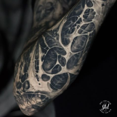 Dark Tattoo Designs, Biomech Tattoo, Biomechanical Tattoo Design, Herren Hand Tattoos, Gotik Tattoo, Tatoo 3d, Bio Organic Tattoo, Feminine Skull Tattoos, Shadow Tattoo