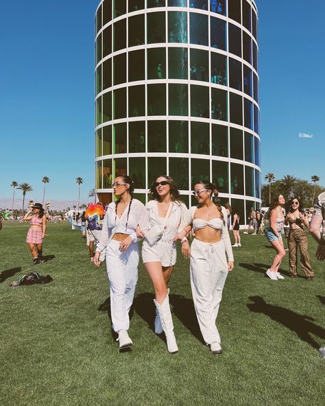 Coachella White Outfit, Matching Festival Outfits, White Festival Outfit, Outfit Edc, Coachella Fits, Festival Outfit Inspo, Hard Summer, Party Fits, White Outfit