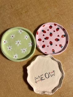 Fast Drying Clay Projects, Diy Clay Dish Aesthetic, Painting Magnets Ideas, Creative Air Dry Clay Ideas, Quick Drying Clay Ideas, Clay Sets Ideas, Trinket Tray Clay Diy, Diy Coaster Painting, Air Dry Clay Cup Holder