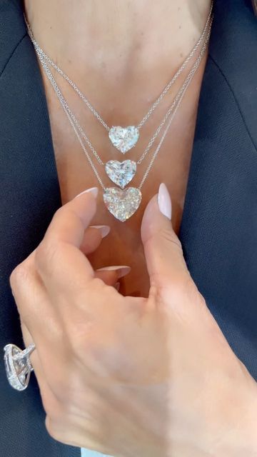 TRACEY ELLISON on Instagram: "YOU DIDN’T THINK I WOULD LET THE DAY GO BY WITHOUT A HEARTS POST??? 💕 Three @grandviewkleindiamonds heart shape diamond pendants in honor of this day of L❤️VE!!! Some people love heart shape gemstones, others find them a cliché… me, I fricken adore them!!! Contact @grandviewkleindiamonds for details on these three beauties! ❤️❤️💎💎👏🏻👏🏻 #thediamondsgirl #thediamondsgirlxgvk #grandviewklein #heart#hearts#heartshape#valentinesday #diamond#naturaldiamonds#romance" Teen Necklace, Heart Diamond Necklace, Heart Shaped Diamond Necklace, Heart Shaped Diamond Pendant, Heart Diamond Ring, Teen Necklaces, Beautiful Jewelry Diamonds, Edgy Jewelry, Diamond Pendant Sets