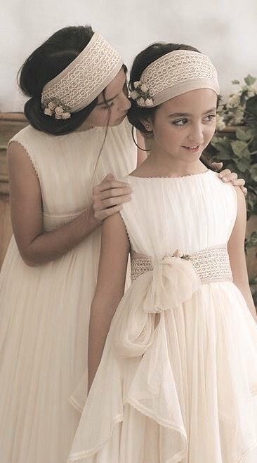 Girls Communion Dresses, Girls Clothes Patterns, Kids Gown, Gowns For Girls, Communion Dresses, Kids Fashion Clothes, White Dresses, Embroidery Fashion, Dresses Kids Girl