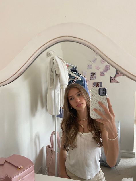 cute mirror pic, floral phone case Phone Mirror Selfie, Phone Case Mirror Selfie, Phone Case Mirror, Cute Mirror, White Phone Case, Floral Phone Case, Cute Phone, Mirror Pic, Cute Phone Cases