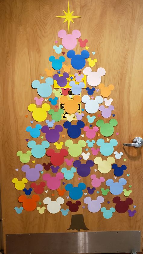 Christmas Door Decorating Contest Mickey Mouse, Mickey Mouse Christmas Door Decorations For School, Disney Holiday Door Decorations, Disney Christmas Cubicle Decorations, Disney Door Decorations Christmas, Diy Disney Door Decorations, Disney Holiday Classroom Door, Disney Xmas Decorations Diy, Christmas Theme Board Ideas