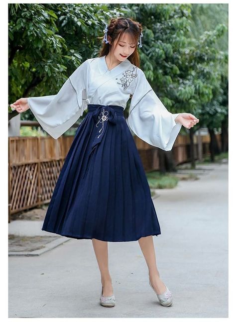 Modern Kimono Fashion, Hanfu Style, Japan Dress, Modern Kimono, Fashion Kawaii, Chinese Style Dress, Girl Fashion Style, Japanese Dress, Asian Outfits