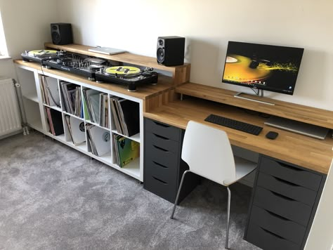 Dj Home Setup Turntable, Ikea Setup Desk, Ikea Dj Table, Dj Booth Home Dj Setup, Living Room Dj Setup, Ikea Dj Booth, Alex Kallax Desk, Dj Desk Setup, Diy Music Studio Desk