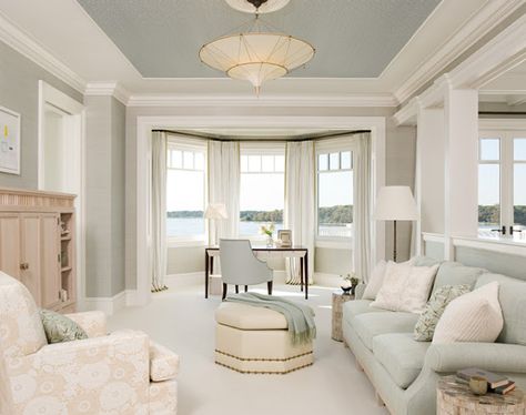 BEST --- favorite color combo - pale blue ceiling, gray walls, creamy trim.  !!! Ceiling is Benjamin Moore-- Gull Wing Gray. Walls are BM -- Revere Pewter. Tray Ceiling Paint, Painted Ceilings, Interior Design Blogs, Tray Ceilings, Blue Ceilings, Revere Pewter, Wallpaper Ceiling, Colored Ceiling, Design Salon