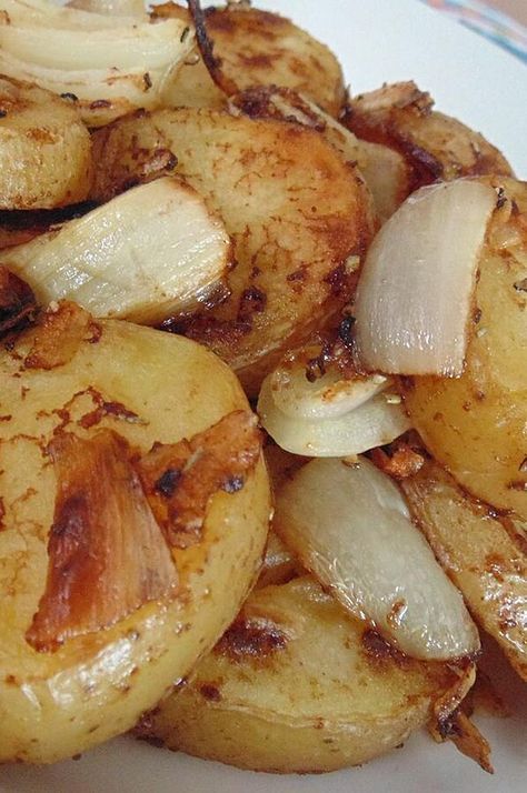 Easy Potato Meals Dinners, Potato With Onions, Roasted Onions And Potatoes, Red Potato Oven Recipes, Potato Recipes For Steak Dinner, Quick Potato Recipes Side Dishes, Lipton Onion Roasted Potatoes, Onions And Potatoes Recipes, Chicken Onion Potato Recipes