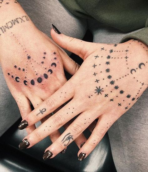 Witch Aesthetic Tattoo Ideas, Witch Finger Tattoos, Witch Tatoos, Witch Hands Tattoo, Small Witch Tattoo Ideas, Pretty Hand Tattoos For Women, Witchy Hand Tattoos, Hand Tattoos For Women Unique, Tattoo Main