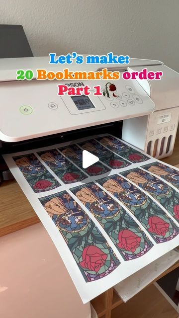 Lor De La Rosa on Instagram: "Part 1/2 of how 20 bookmarks are made at once 🥴🤣 “Stay tuned” for part 2 where I will show something I haven’t shown so far :) 

Hope you enjoy😮‍💨🌸❤️

#sublimation #bookmark #readersofinstagram #beourguest #beautyandthebeast #sublimacion #stainedglass #asmr #asmrdiy #diy #tutorial" Diy Laminated Bookmarks, Sublimation Bookmark Ideas, Sassy Bookmarks, Bookmark Packaging Ideas, How To Make A Bookmark, Bookmarks With Cricut, Cricut Bookmark Ideas, Sublimation Bookmarks, Sublimation Tutorial