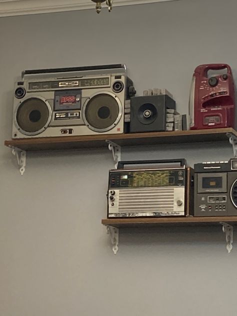 Y2k Radio Aesthetic, Aliah Core Aesthetics, Retro Boombox Aesthetic, Portable Radio Aesthetic, Vintage Boombox Aesthetic, 80s Boombox Aesthetic, 90s Radio Aesthetic, 80s Radio Aesthetic, College Radio Aesthetic