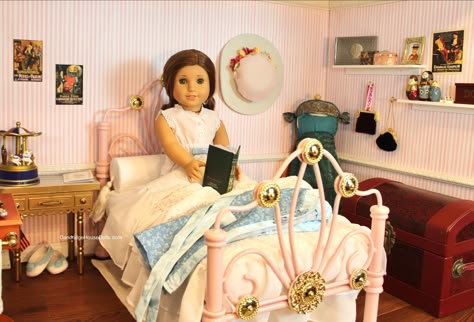 American Girl Doll Rebecca Dollhouse Bedroom Doll Bedroom Ideas, American Girl Bedrooms, American Girl Doll Rebecca, Ag Doll House, American Girl House, American Girl Doll Bed, American Girl Doll Room, Doll Rooms, American Girl Doll House