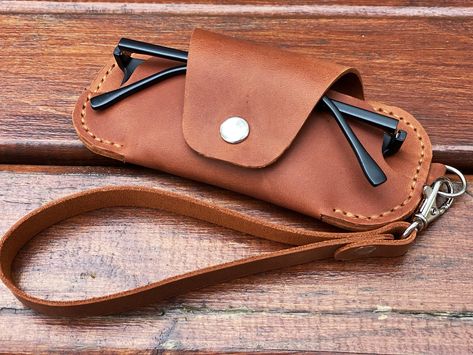 Leather Sunglasses Case, Leather Eyeglass Cases, Leather Scrap, Leather Glasses Case, Eyeglasses Case, Glasses Holder, Leather Art, Sunglass Holder, Leather Projects