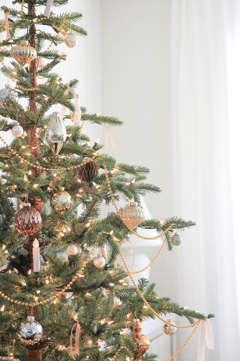 Bead garland christmas tree