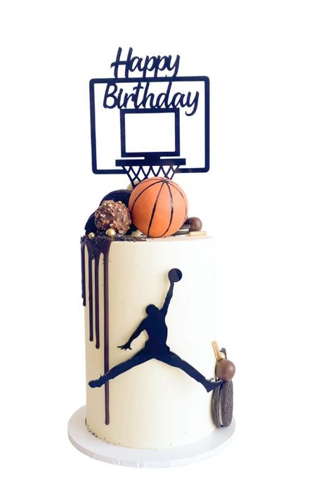 Super charge your basketball cake with our basketball hoop cake topper with matching basketball player fropper (sits on the front of the cake).  This is sure to get the birthday boy or girl smiling! Basketball Cake Design Birthday, Basketball Cake Ideas Boys, Basketball Hoop Cake, Basketball Cake Design, Basketball Cake Ideas, Basketball Theme Cake, Happy Birthday Basketball, Cake Basketball, Basketball Cake Topper