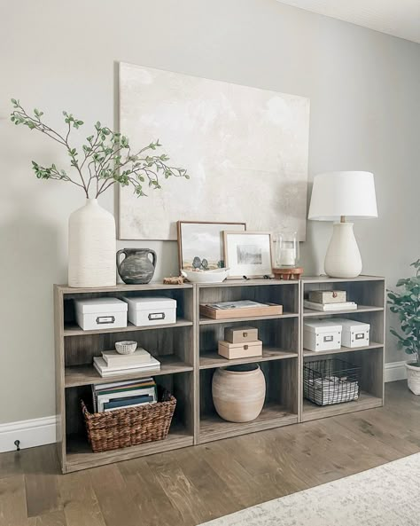 Bookcase Entryway Ideas, Short Bookcase Styling, Low Bookshelf Styling, Horizontal Bookshelf Styling, Short Bookshelf Decor, Short Bookshelf Styling, Style Top Of Bookcase, Bookcase Decor Living Room, Home Office Styling