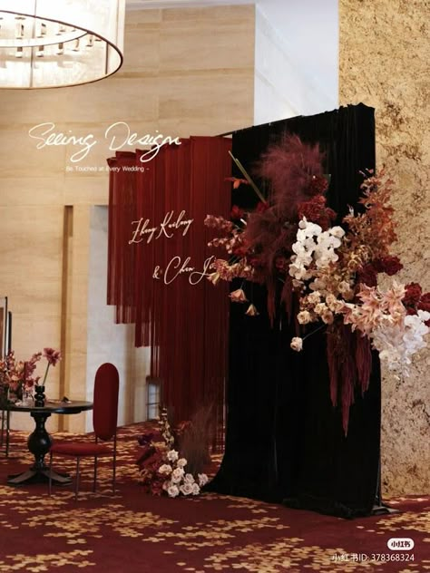 Burgandy Backdrops, Velvet Backdrop Wedding, Chiara Backdrop Ideas, Maroon Wedding Backdrop, Maroon Wedding Decorations, Wedding Photobooth Ideas Backdrops, Sangjit Backdrop, Sangjit Decoration, Reception Stage