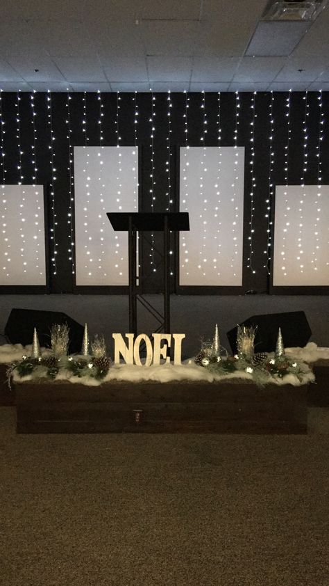 Worship Center Christmas Decor, Decor Stage Event, Christmas Decor Ideas Church Stage Decor, Christmas Church Stage Design Ideas, Tedtalk Stage, Christmas Concert Decor, Church Stage Christmas Decorations, Christmas Stage Decorations Backdrops, Christmas Decor Church Stage Design