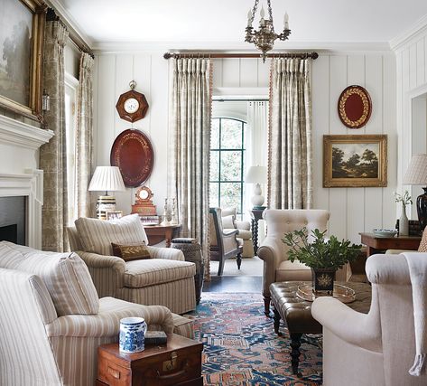 Southern Traditional Bedroom, Southern Living Rooms, Traditional Southern Home, Southern Home Magazine, Traditional Family Rooms, Traditional Home Magazine, Southern Interior, Southern Home Interior, Army Brat