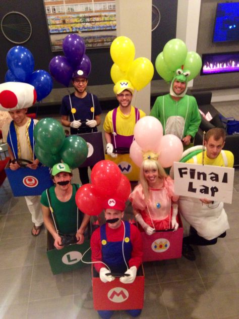 Mario Kart for Halloween Mario Cart Parade Float, Disfraz Mario Kart, Mario Cart Charters Costumes, Mario Kart Halloween Costume Group, Mario Cart Halloween Costumes, Mario Party Costume, Mario Character Costumes, Nintendo Halloween, Princess Peach Mario Kart